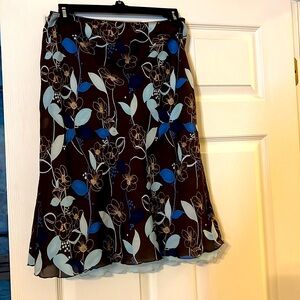 Ann Taylor lined skirt with zipper on side. Vintage like new.
